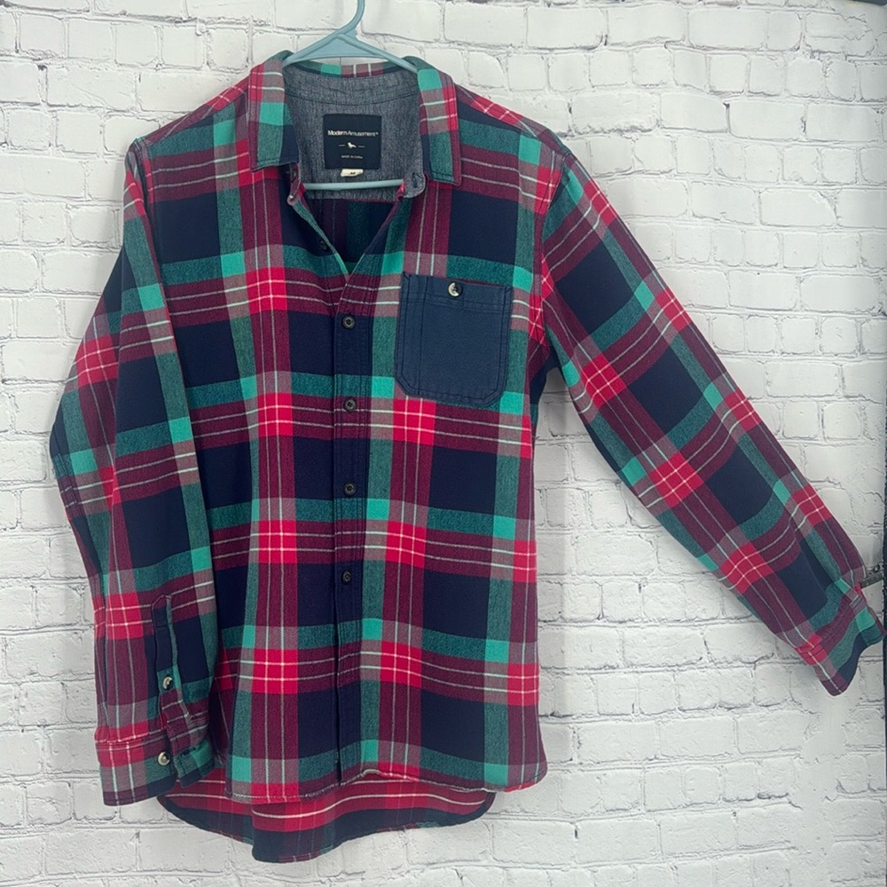 Modern Amusement Womens M plaid flannel shirt button down